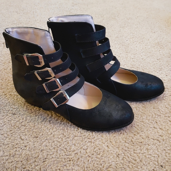 black faux suede buckled booties size 41 (9.5-ish US) - Picture 4 of 5